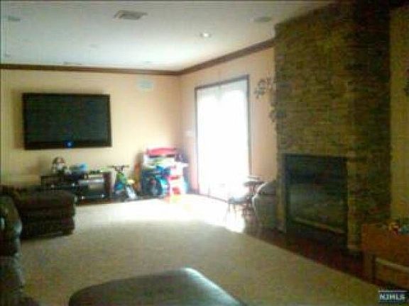 5th image of 68 Birchwood Dr