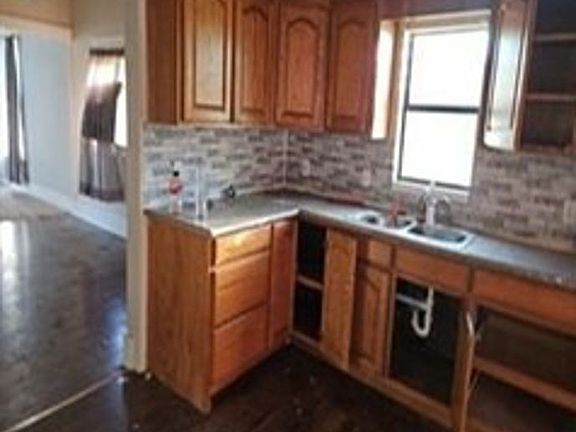 5th image of 800 Euclid St