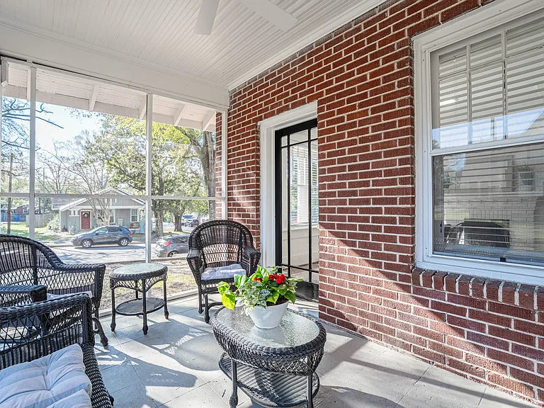 1101 Lancaster St — Photo 26
