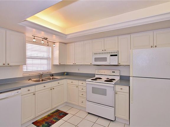 3rd image of 131 Bluff View Dr APT 408