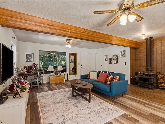 3rd image of 10 Busch St