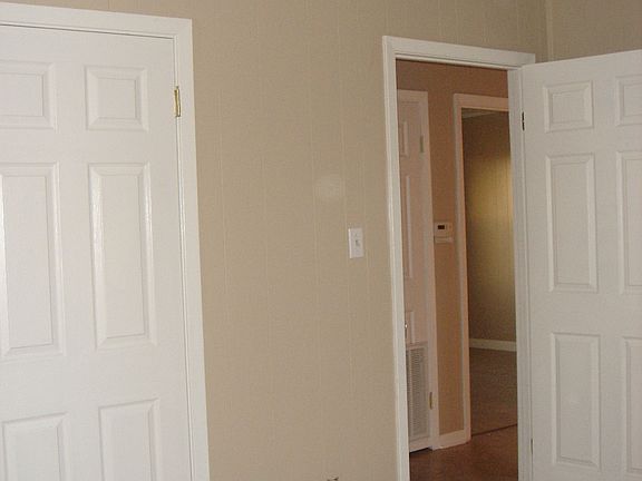 5th image of 1009 W Berard Dr