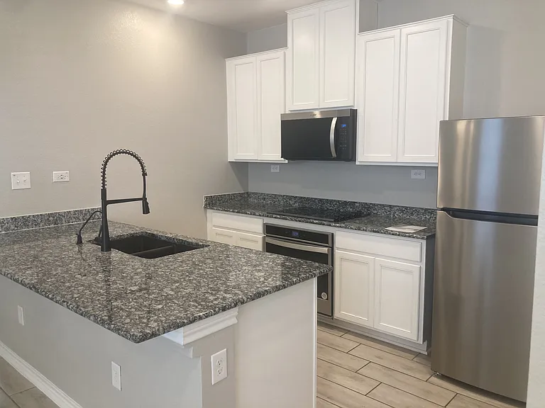 15223 Liberty Sta — Photo 2