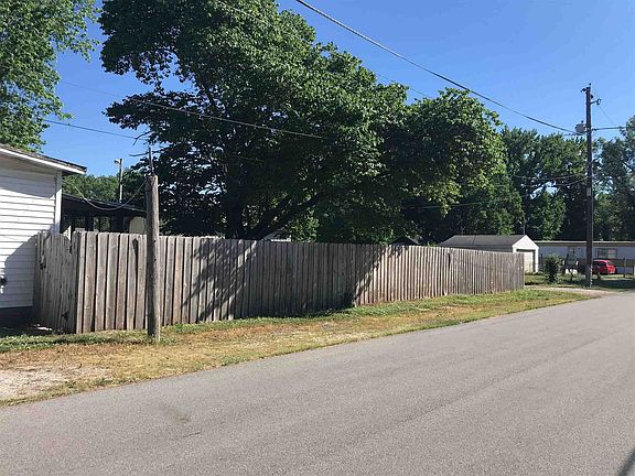 3rd image of 30 E New Albany Ave