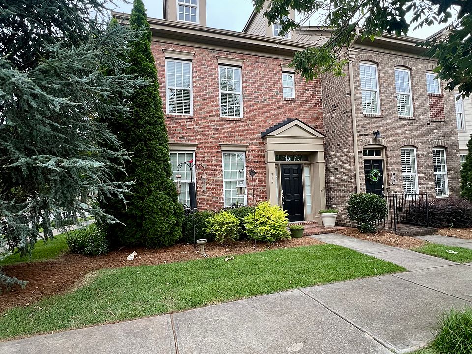 End Unit - Front Yard and Sidewalk