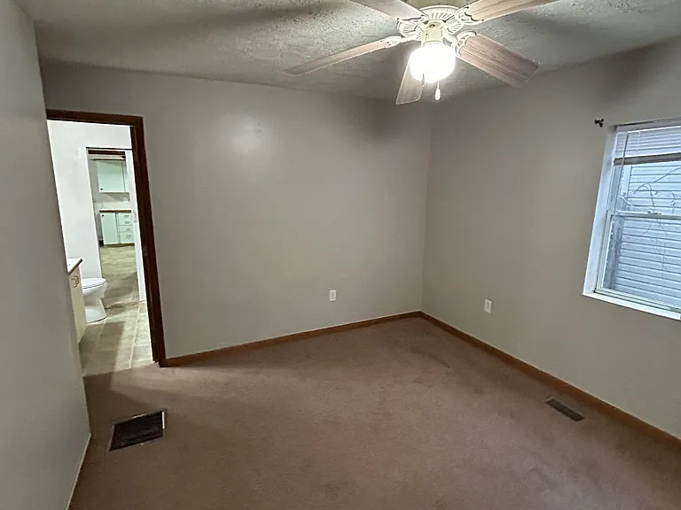126 E North St — Photo 1