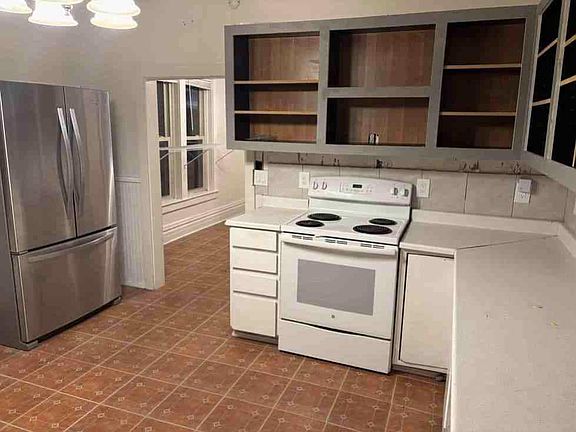 4th image of 3820 Central St