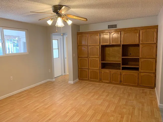 1 bedroom and a den/office 1 bath unit at a unique property in Mesa — Photo 3