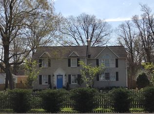 1909 Woodford Rd, Vienna, VA 22182