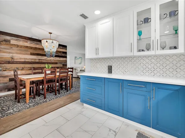 241 NE 43rd St, Oakland Park, FL 33334