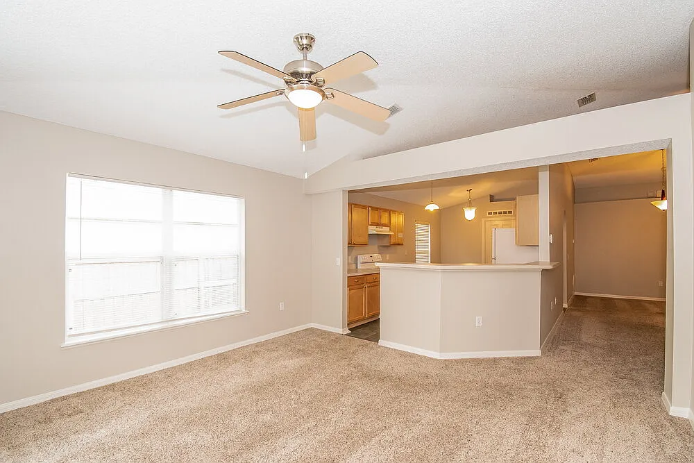 4 bed, 2.0 bath, 1874 sqft, $2,065 — Photo 3