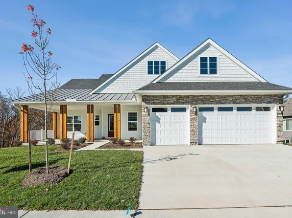 104 Nandina Pl, Lake Frederick, VA 22630