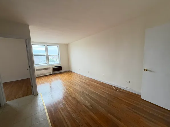 601 Avenue X image 1 of 6