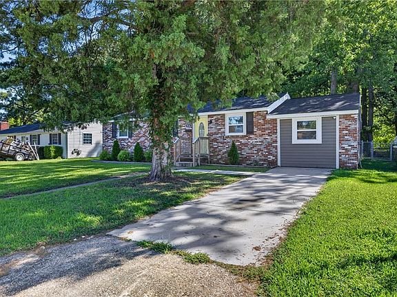3rd image of 1936 Beall Dr