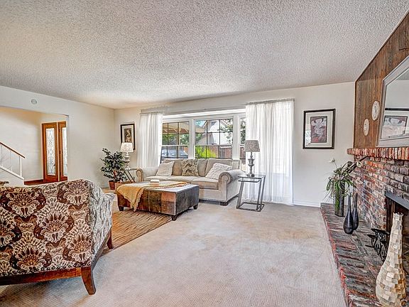 4th image of 2992 Leopold Ave