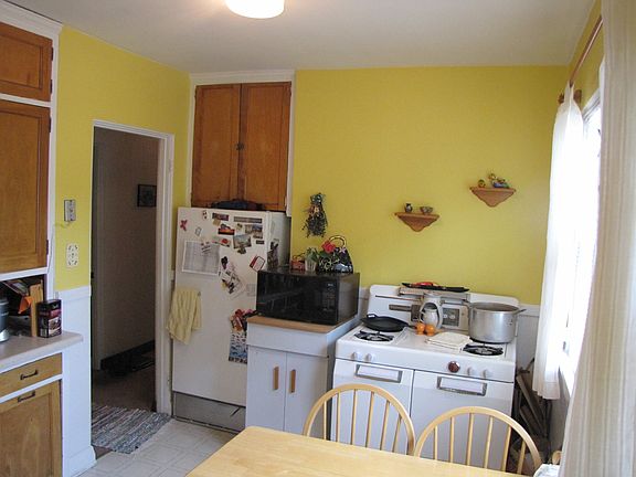 5th image of 823 Robert St S
