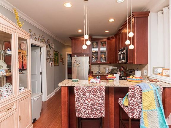 5th image of 1216 W Oakdale Ave #G