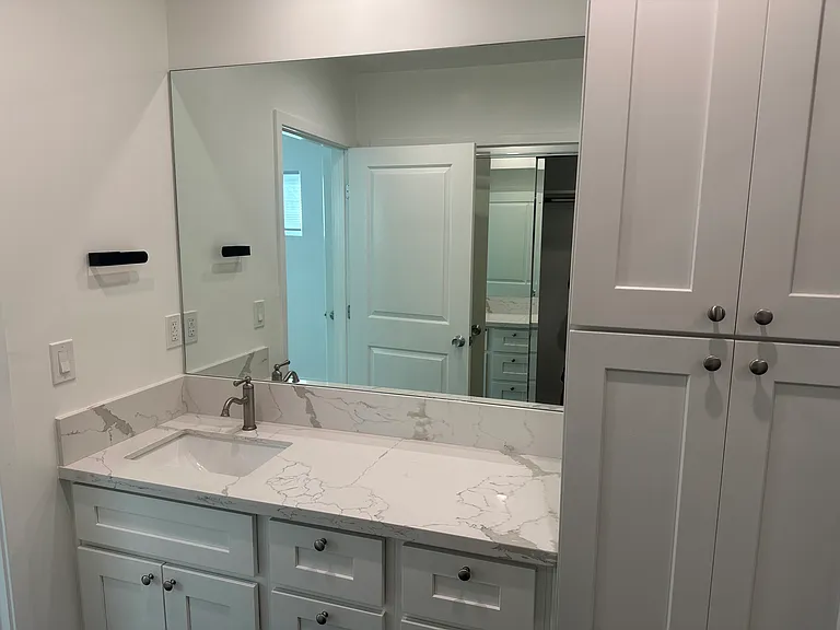 2924 S Bentley Ave — Photo 2