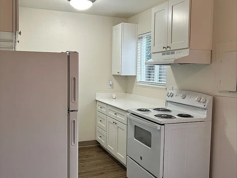 Mt. Pleasant Apartments — Photo 17