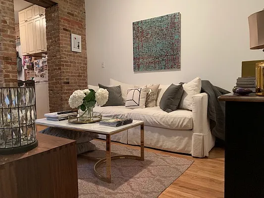 Rented by Weinstein Realty Group | media 16