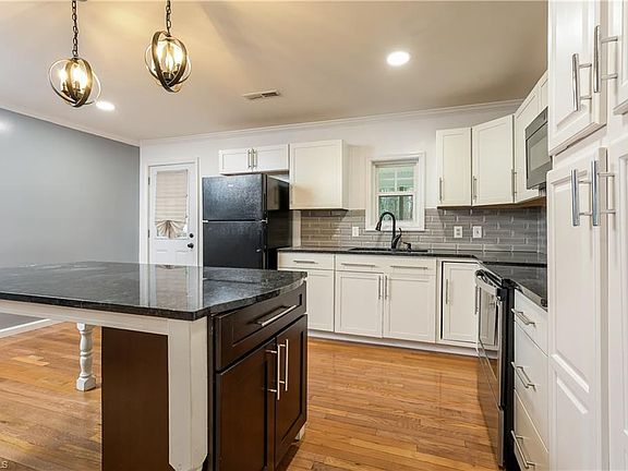 4th image of 4768 N Cherry St