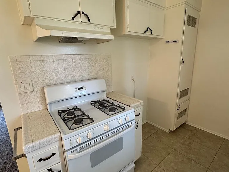 625 Kansas St — Photo 4