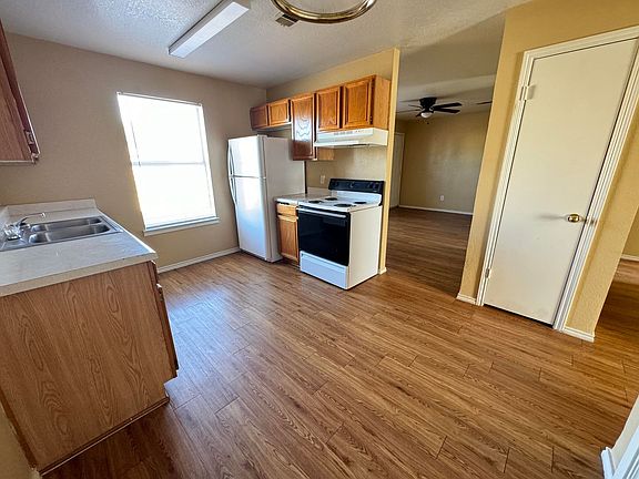 5th image of 1601 Cedarhill Dr APT B