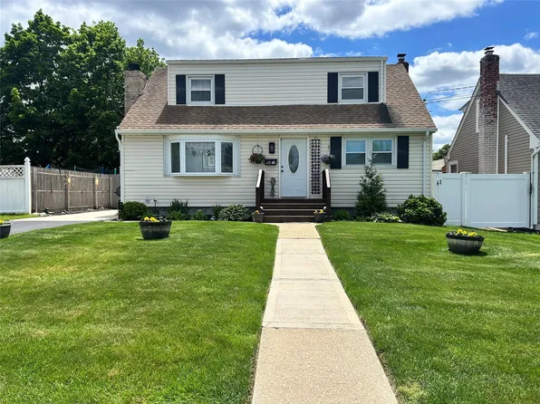 48 Bogart Street, Huntington Station, NY 11746