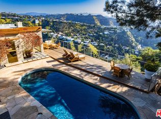 8250 Grand View Dr, Los Angeles, CA 90046