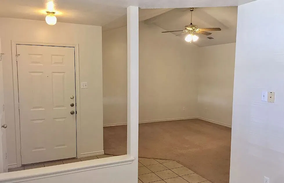 3 bed, 1324 sqft, $1,400 — Photo 2