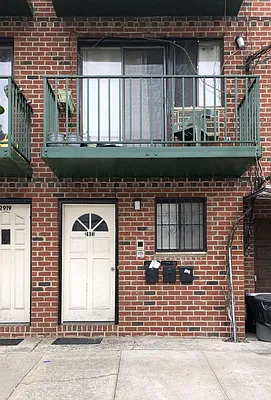 Rented by Tabak Real Estate | media 31