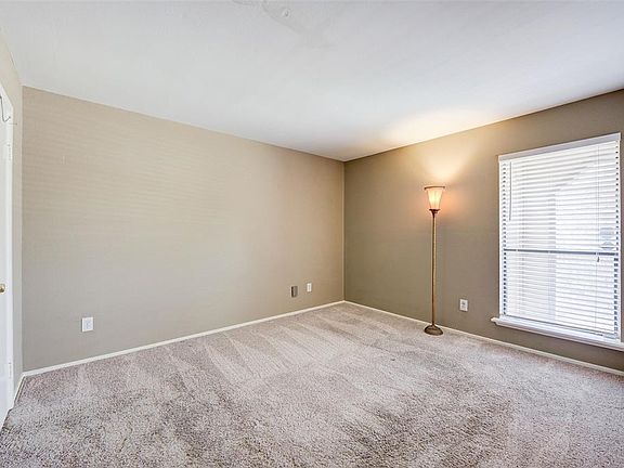 5th image of 2025 Augusta Dr APT 216