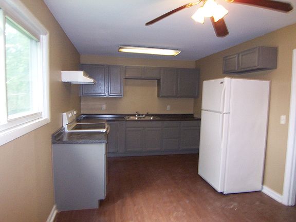 3rd image of 256 Hickory Dr
