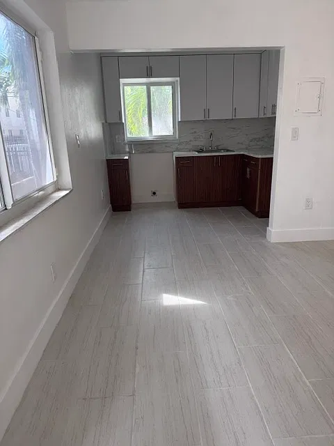 2 bed, 650 sqft, $2,100 — Photo 4