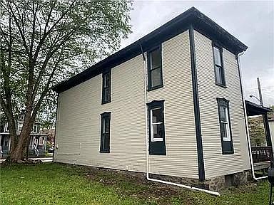 4th image of 1836 6th Ave
