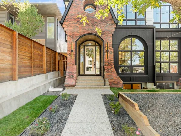 2813 E 35th St SW, Calgary, AB T3E 2Y4