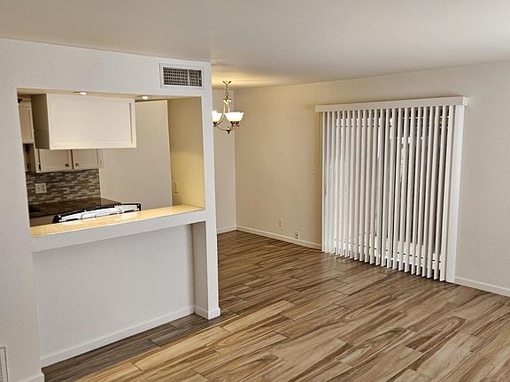 3rd image of 1226 E LAWRENCE Lane
