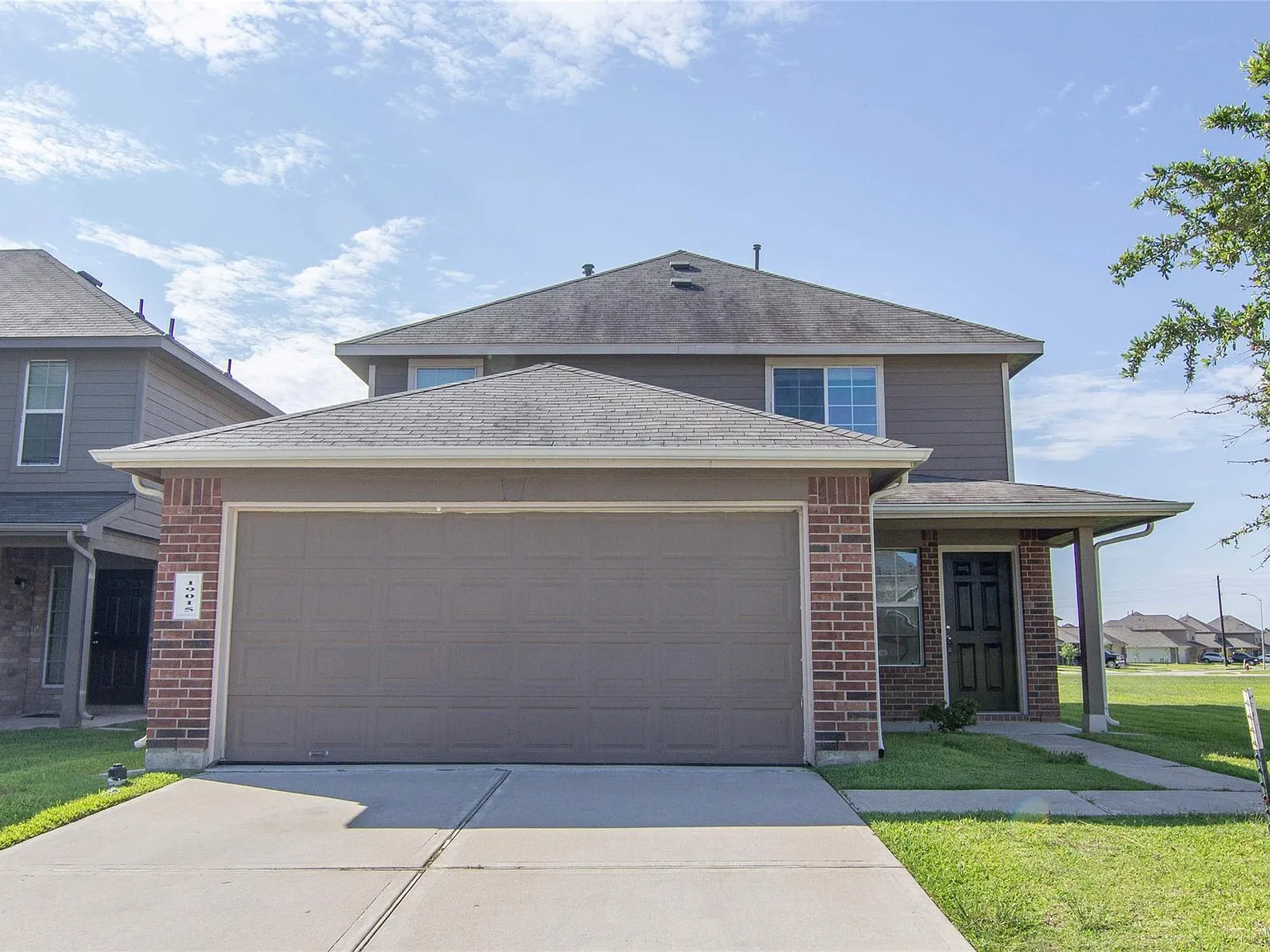 4 bed, 2.5 bath, 1917 sqft, $2,095 — Photo 1