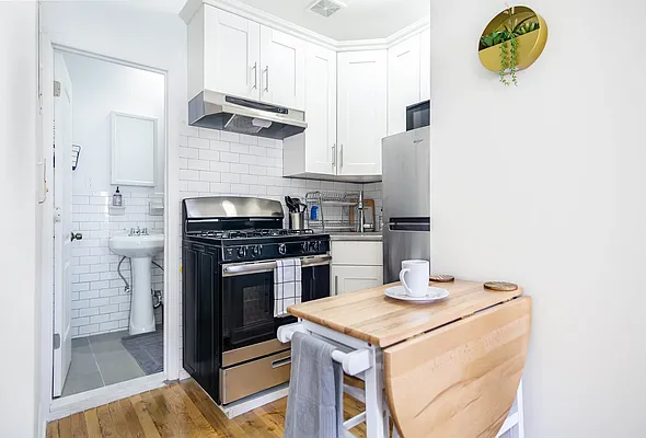 Rented by Century 21 Metropolitan | media 17