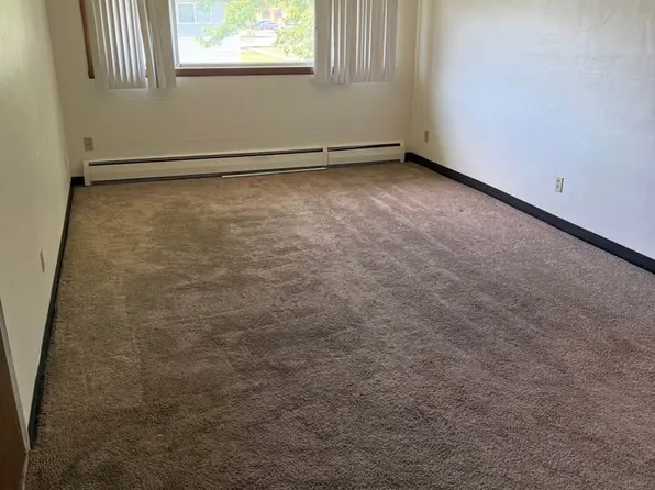1813 13 1/2 St S APT 3, Fargo, ND 58103