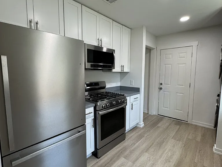 700 Hines Ave — Photo 7