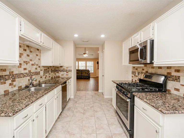 19635 Westbridge Ln — Photo 8