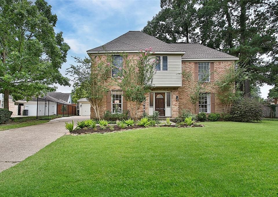 Welcome Home to 7306 17th Green!