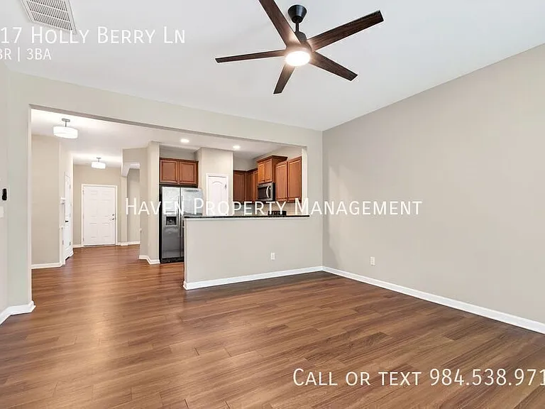 117 Holly Berry Ln — Photo 16