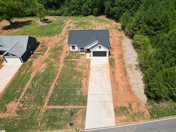 3rd image of 486 Hellams Rd