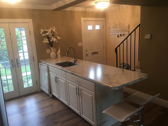2nd image of 2857 Chateau Cir