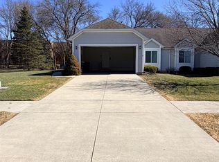 100 Aberdeen Dr #36, Flushing, MI 48433