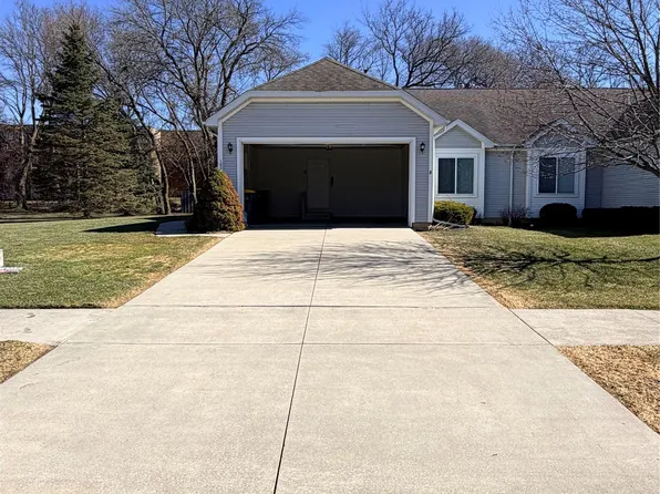 100 Aberdeen Dr #36, Flushing, MI 48433