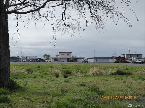 3rd image of 216 Pearl Ave SE