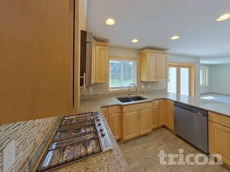 8903 Sequoia Rd — Photo 6